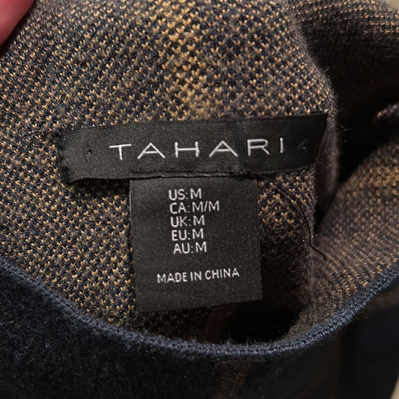 Tahari turtle neck sweater - Picture 2 of 2